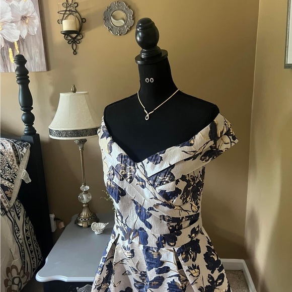 Beautiful Formal Necklace and Earring Set - Picture 10 of 10